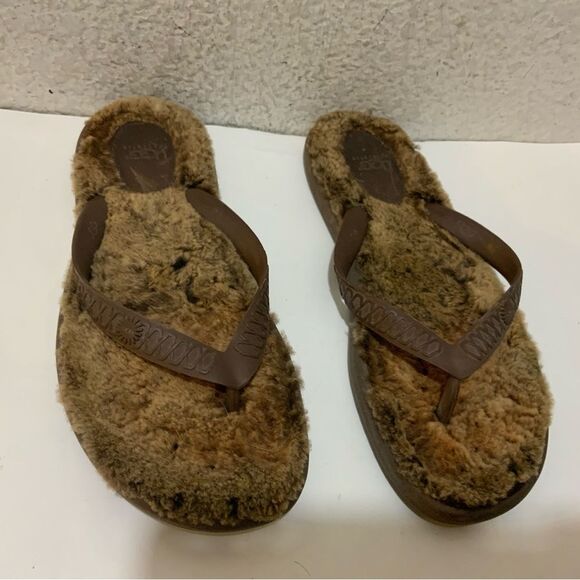 Brown Ugg Fuzzy Flip Flops size 7 W - Picture 2 of 6